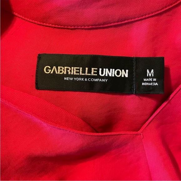 ⭐️⭐️SALE- 2 for$20⭐️⭐️ NY&Co Pink V-Neck Tie-Front Blouse Size M - Picture 2 of 2